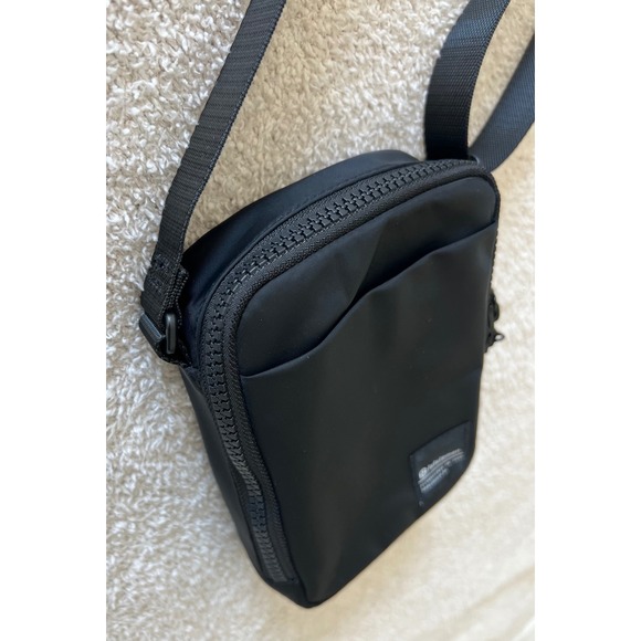 Lululemon Easy Access Crossbody Bag Black 1.5L Messenger Bag - Picture 5 of 10